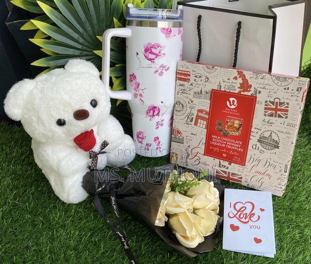 Walkers Whisky / Brandy Liqueurs Chocolate Valentines Gift Package - thumbnail 4