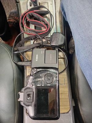 Canon 4000d Body - main view