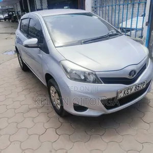 Toyota Vitz 2012 Silver