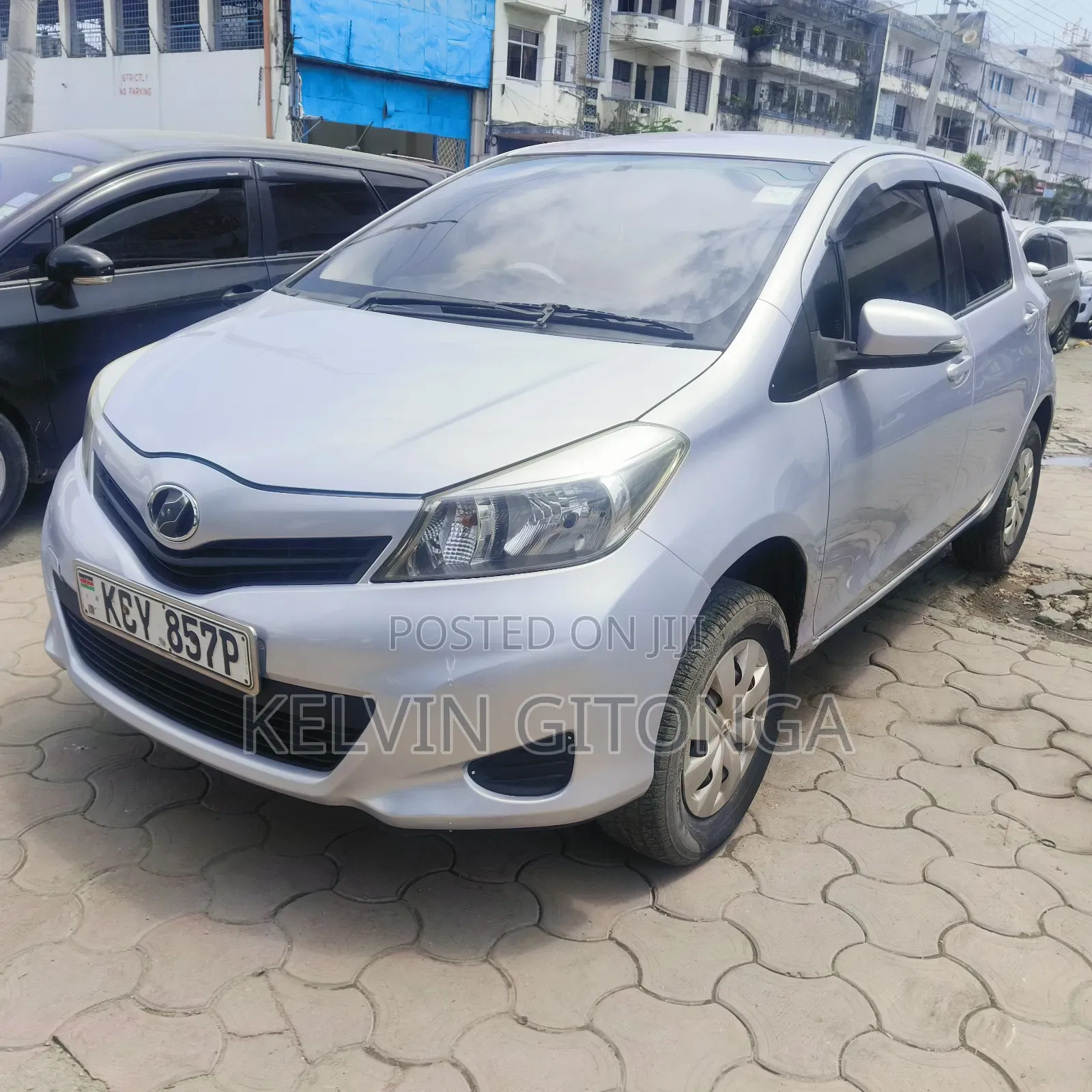 Toyota Vitz 2012 Silver