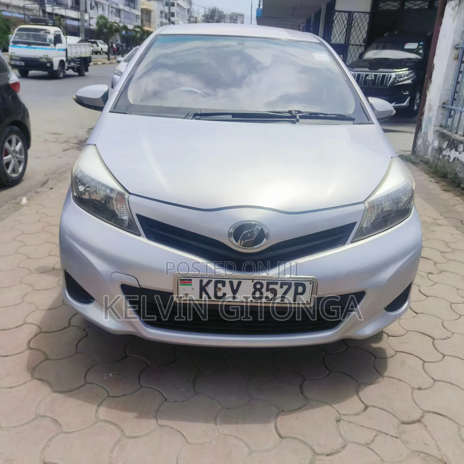 Toyota Vitz 2012 Silver
