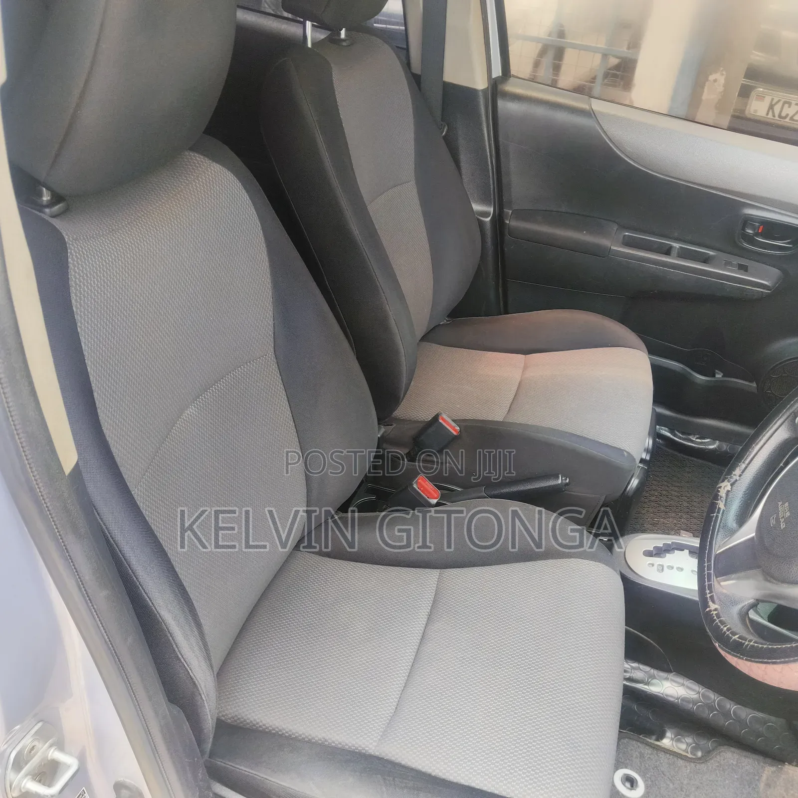 Toyota Vitz 2012 Silver