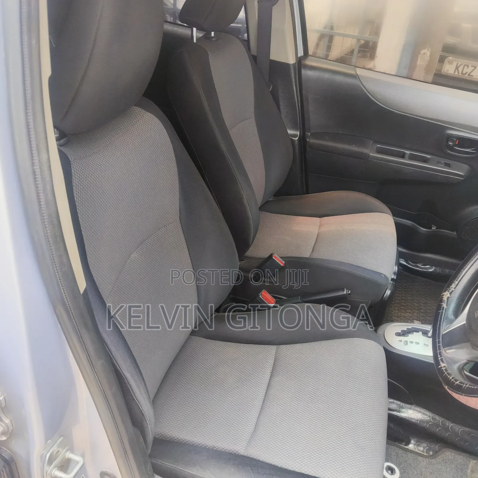 Toyota Vitz 2012 Silver