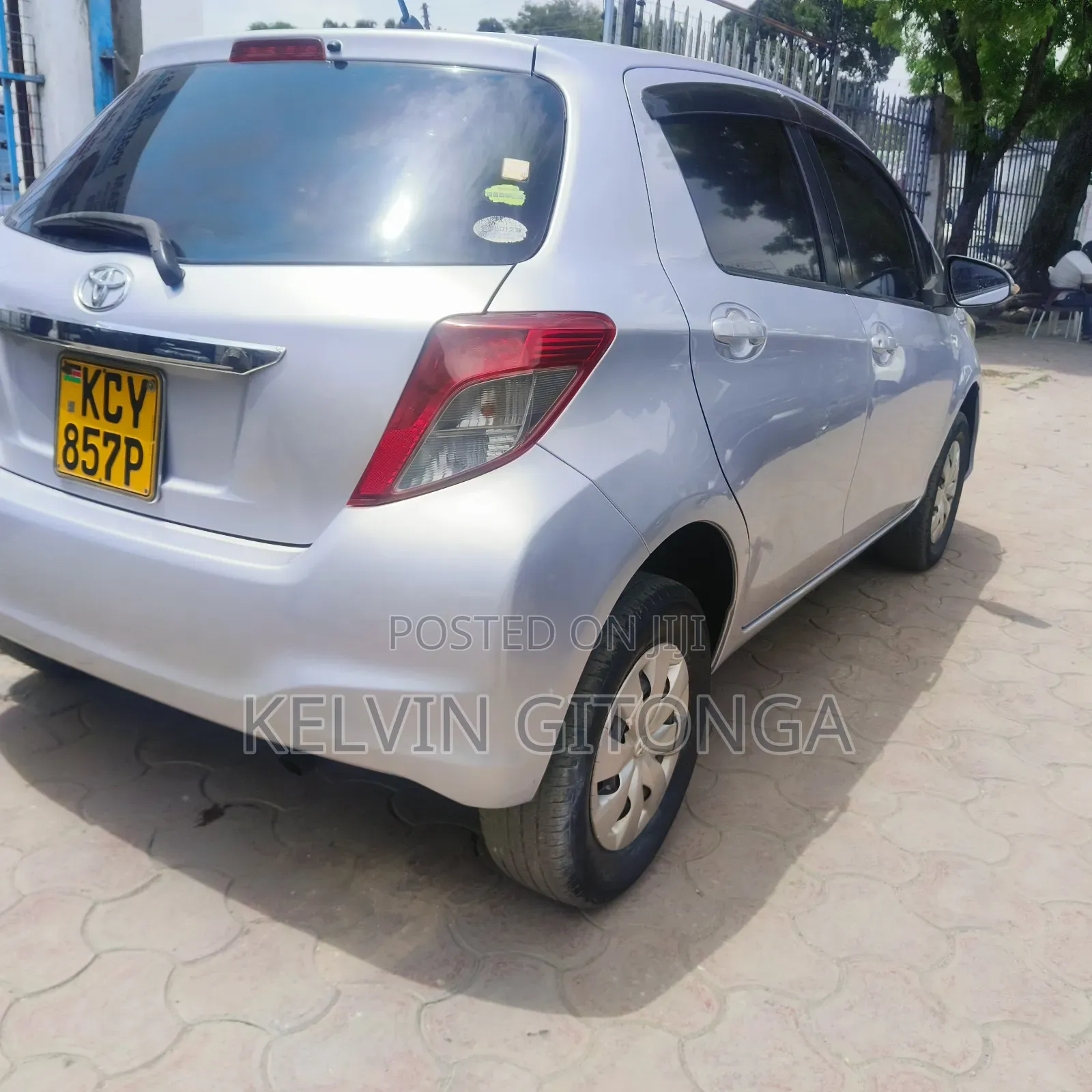 Toyota Vitz 2012 Silver