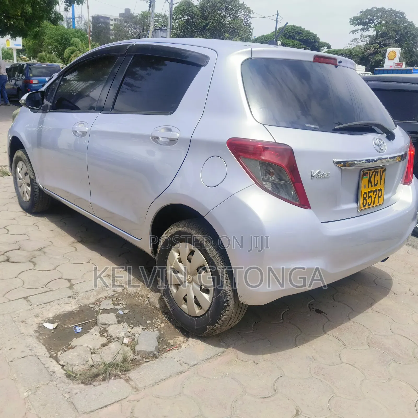 Toyota Vitz 2012 Silver