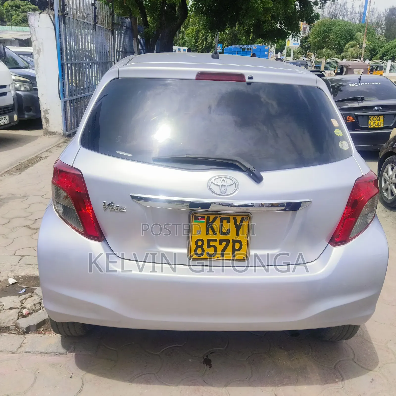 Toyota Vitz 2012 Silver