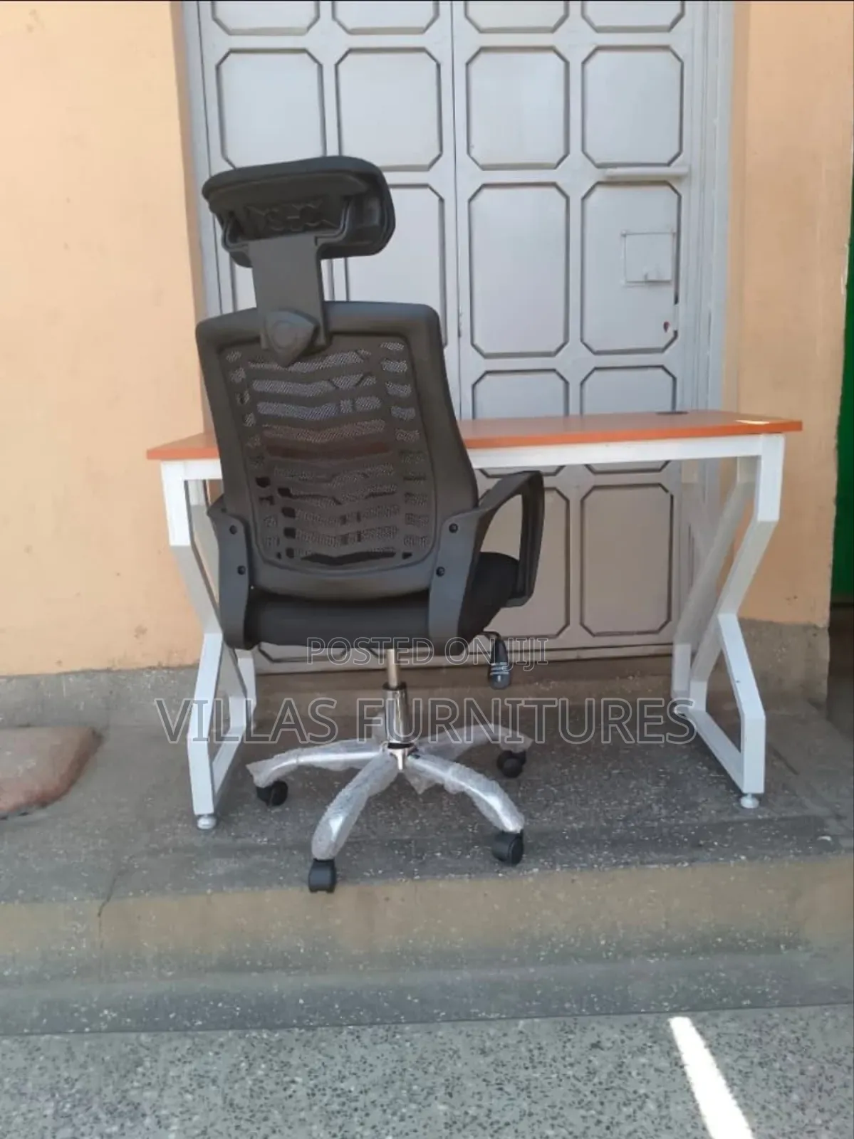 Revolving Headrest Chair and Study Desk
