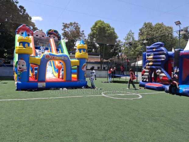 Clean Giant Dry Slides Available for Hire - thumbnail 4