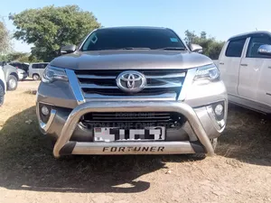 Toyota Fortuner 2.8 D AWD 2017 Brown