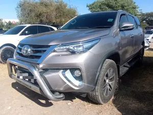 Toyota Fortuner 2.8 D AWD 2017 Brown