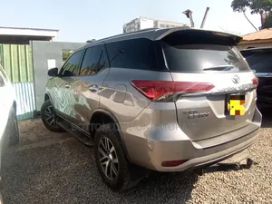 Toyota Fortuner 2.8 D AWD 2017 Brown