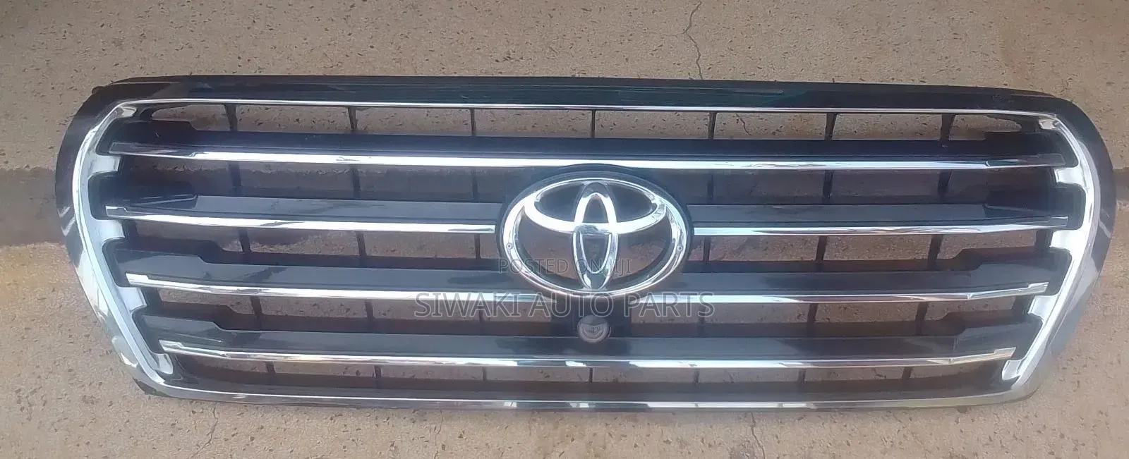 V8 200 Series 2015 Grill With Camera