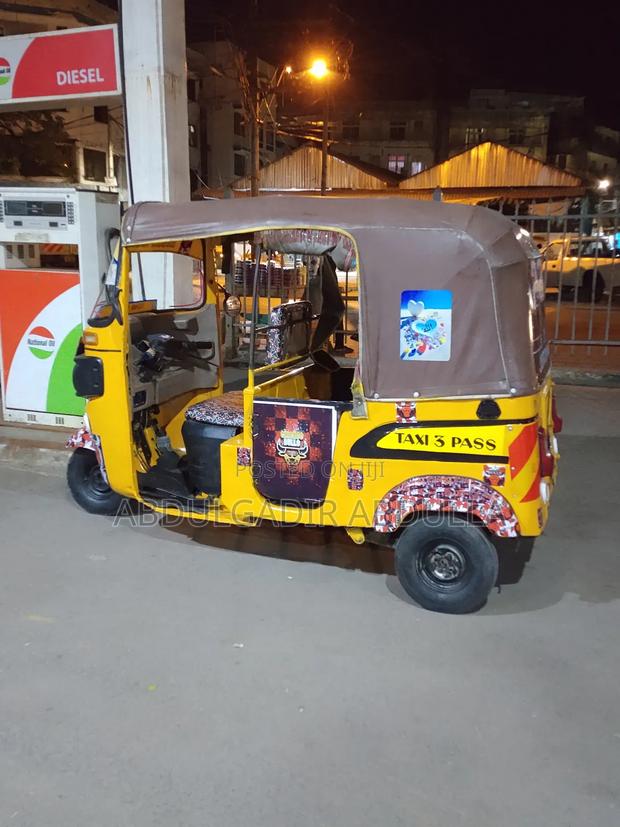 Bajaj RE 2021 Yellow - thumbnail 2