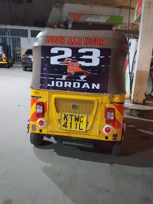 Bajaj RE 2021 Yellow - thumbnail 3