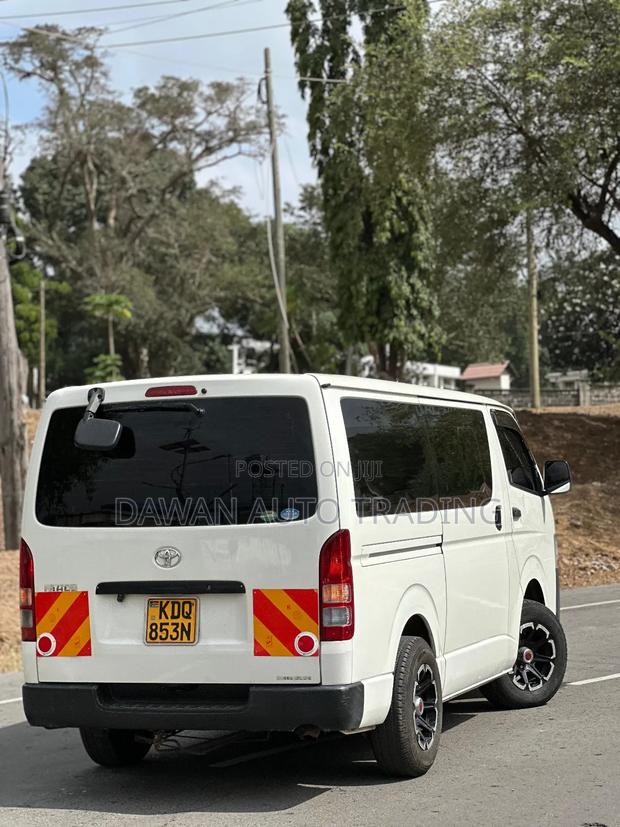 Toyota HiAce 2016 White - thumbnail 2