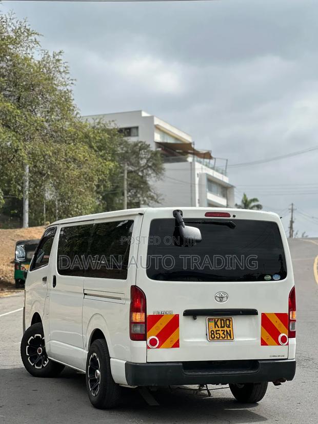 Toyota HiAce 2016 White - thumbnail 3