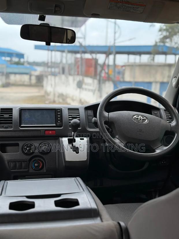 Toyota HiAce 2016 White - thumbnail 7