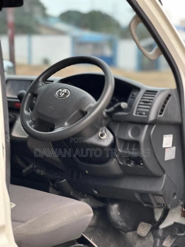 Toyota HiAce 2016 White - thumbnail 8
