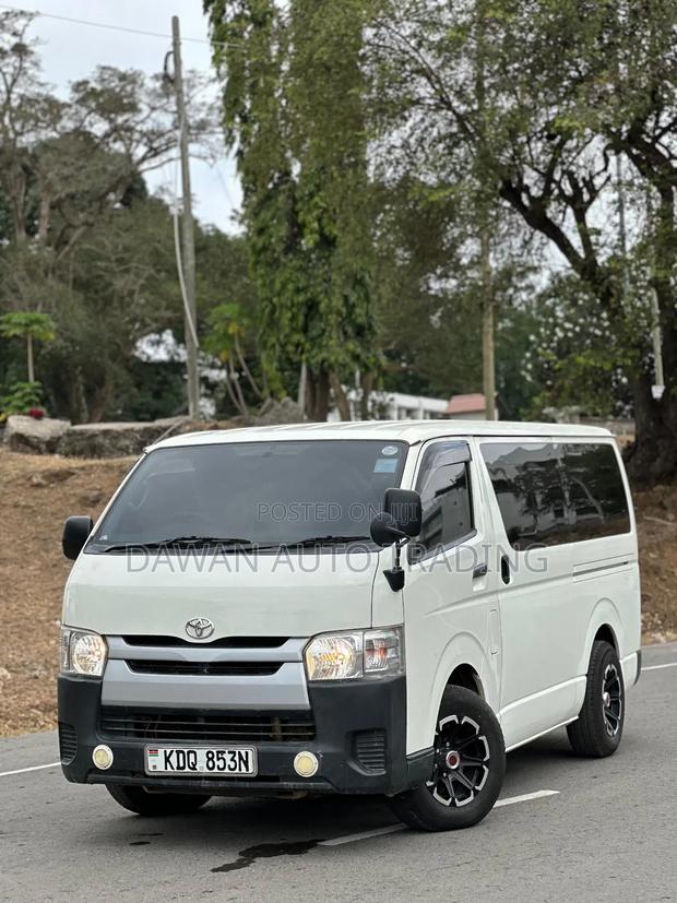 Toyota HiAce 2016 White - thumbnail 13