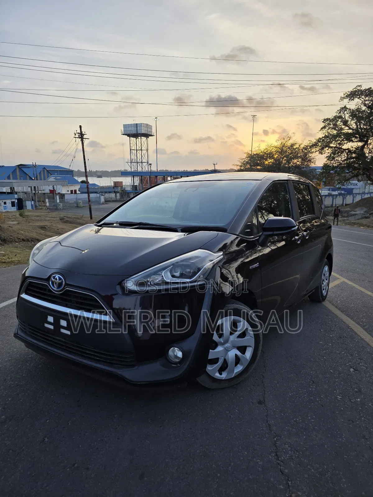 Toyota Sienta 1.5 Hybrid FWD 2018 Black