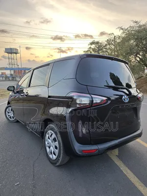 Toyota Sienta 1.5 Hybrid FWD 2018 Black