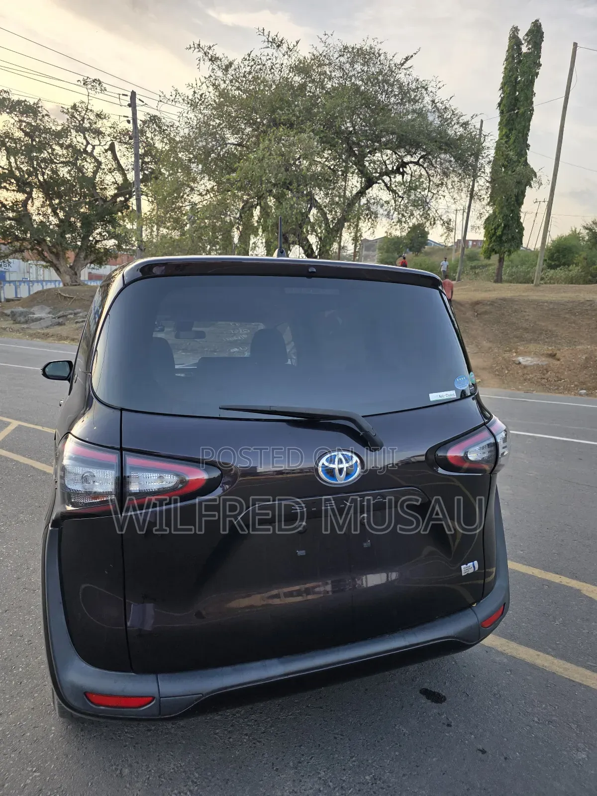 Toyota Sienta 1.5 Hybrid FWD 2018 Black