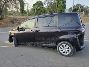 Toyota Sienta 1.5 Hybrid FWD 2018 Black