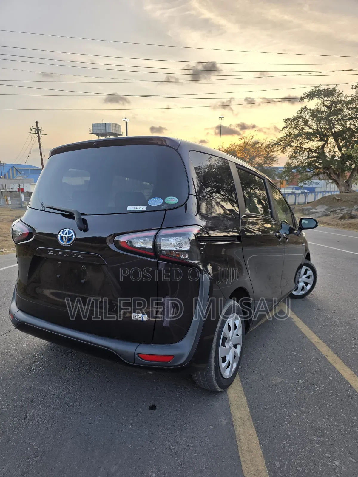 Toyota Sienta 1.5 Hybrid FWD 2018 Black