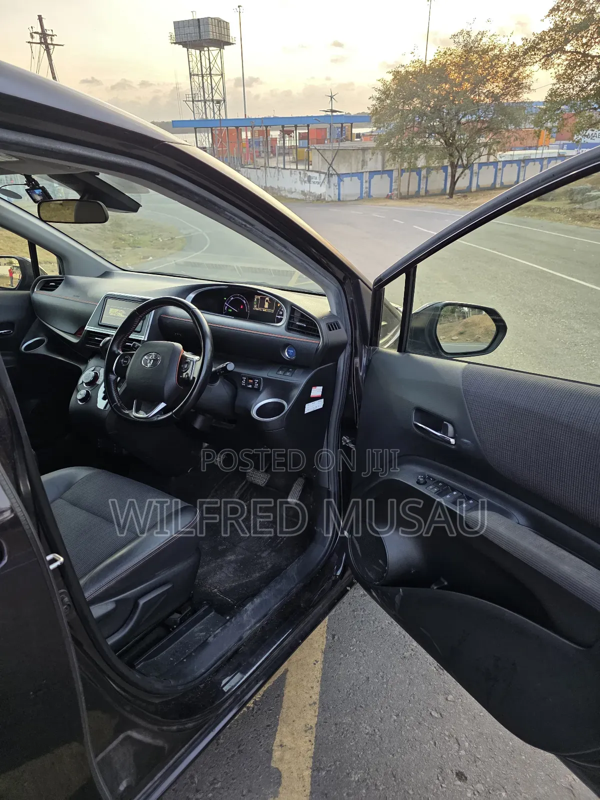 Toyota Sienta 1.5 Hybrid FWD 2018 Black