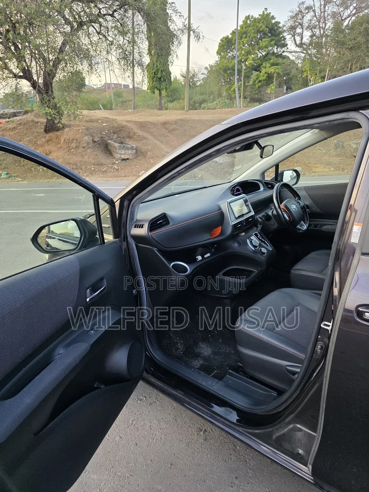 Toyota Sienta 1.5 Hybrid FWD 2018 Black