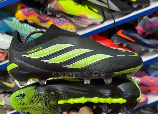 Predator Electric Stealth Laceless Fg Football Boots