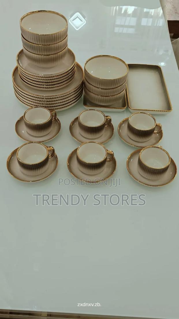 Porcelain Dinner Set - main view