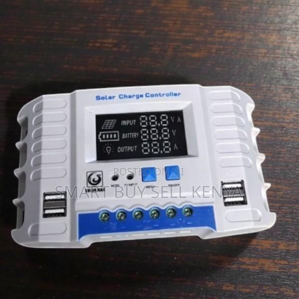 Long Lasting Quality 12v/24v 30a PWM Solar Controller - main view