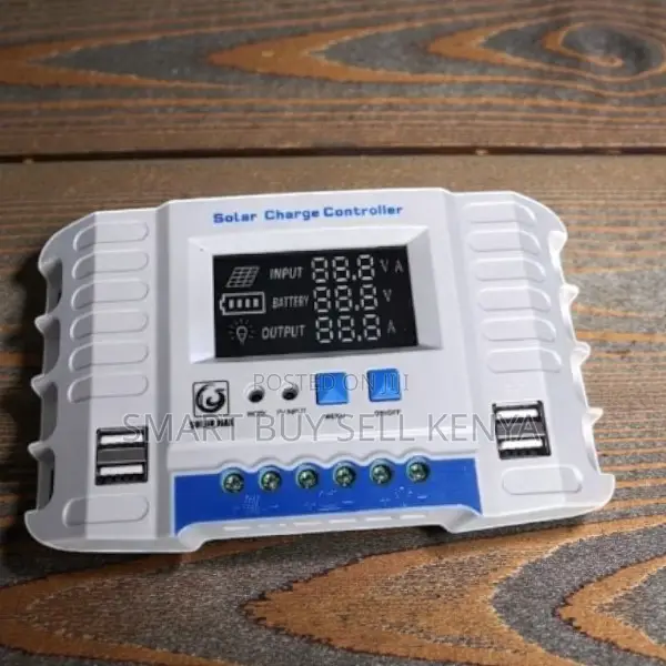 Space-Saving Design 12v/24v 30a PWM Solar Controller