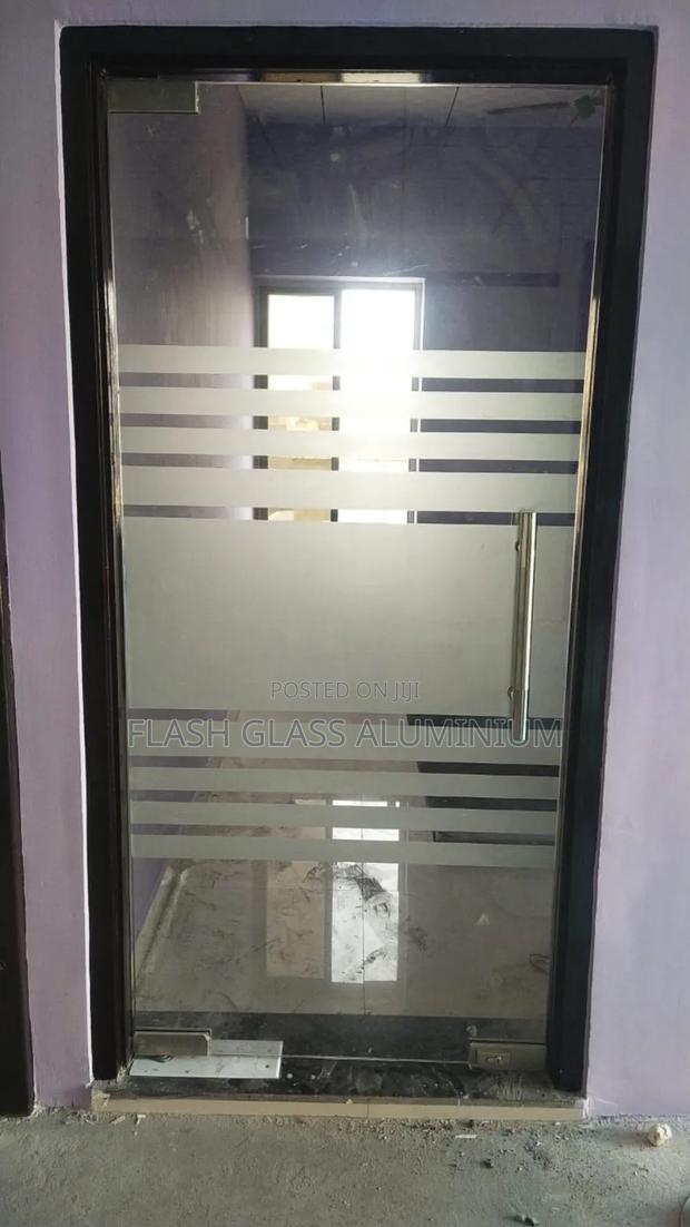 Frameless Office Doors - thumbnail 4