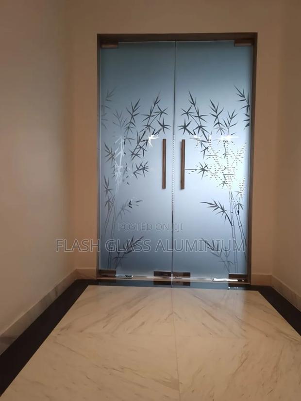 Frameless Office Doors - thumbnail 5