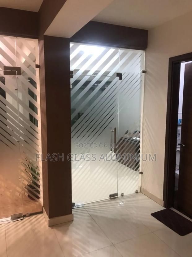 Frameless Office Doors - main view