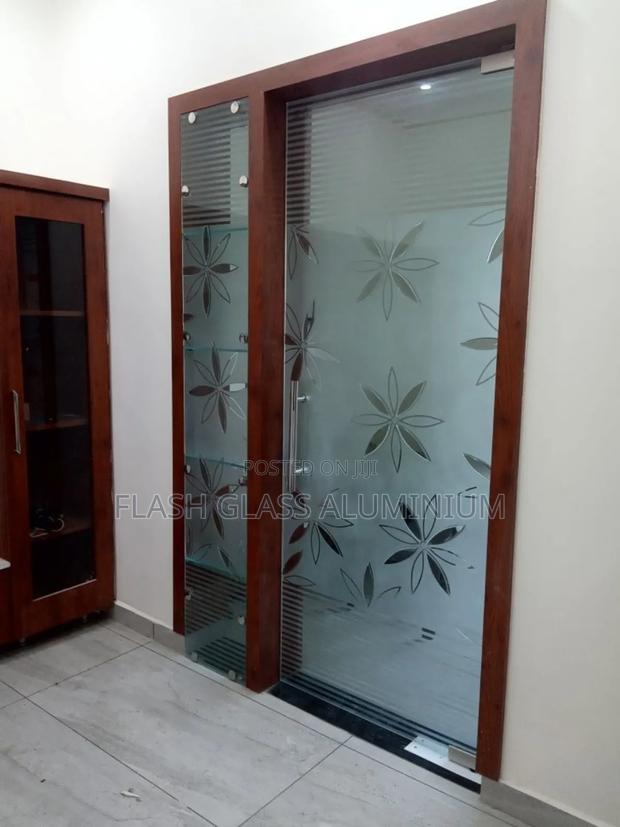Frameless Office Doors - thumbnail 3