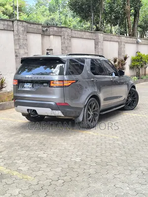 Land Rover Discovery HSE 4x4 2018 Gray