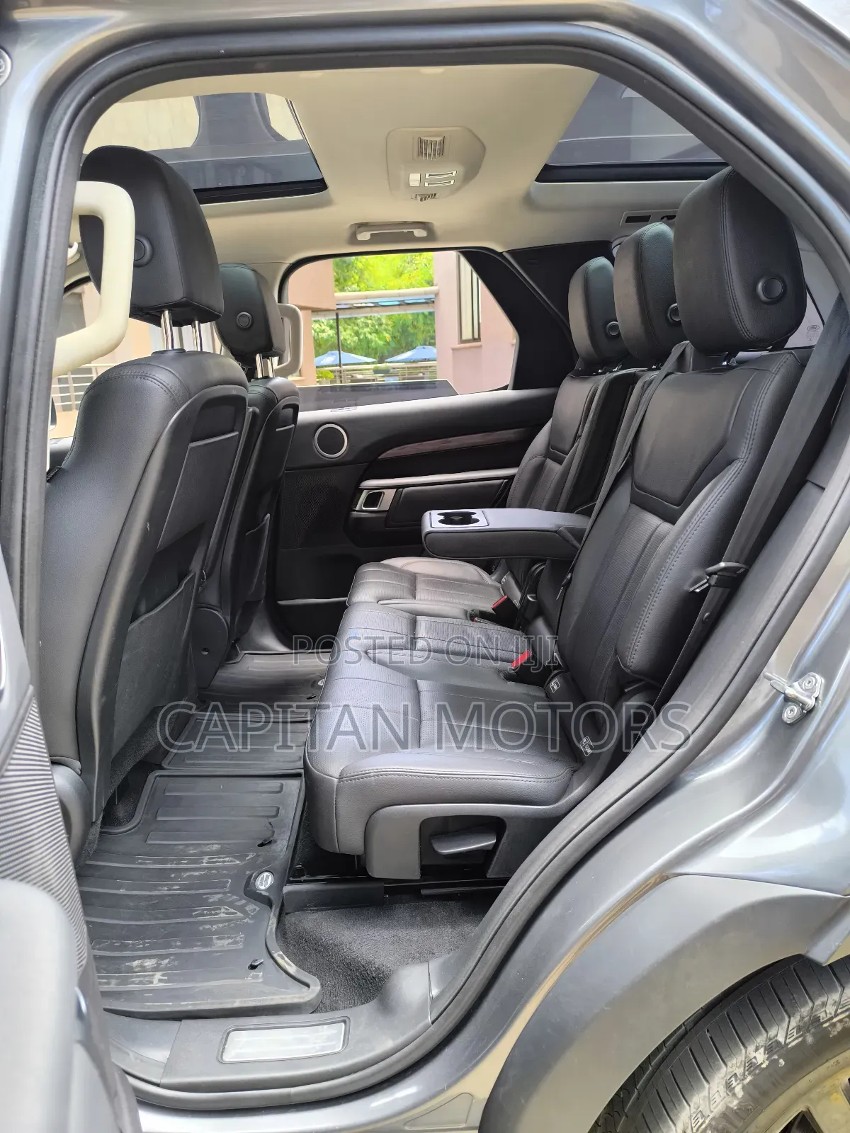Land Rover Discovery HSE 4x4 2018 Gray