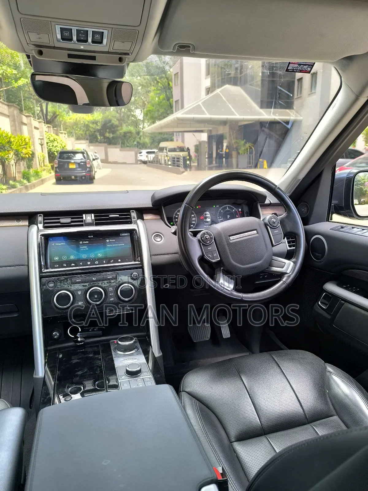 Land Rover Discovery HSE 4x4 2018 Gray