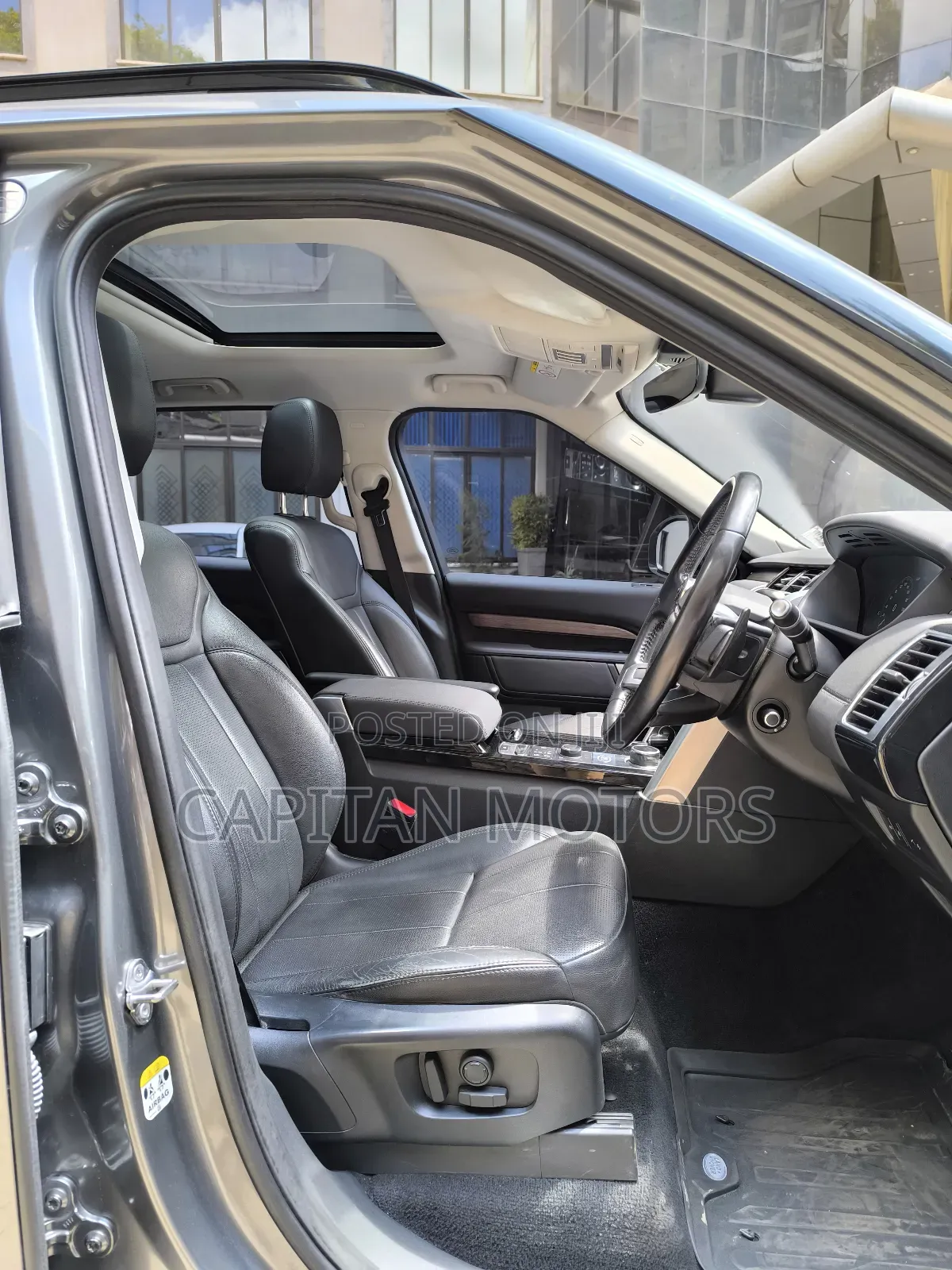 Land Rover Discovery HSE 4x4 2018 Gray