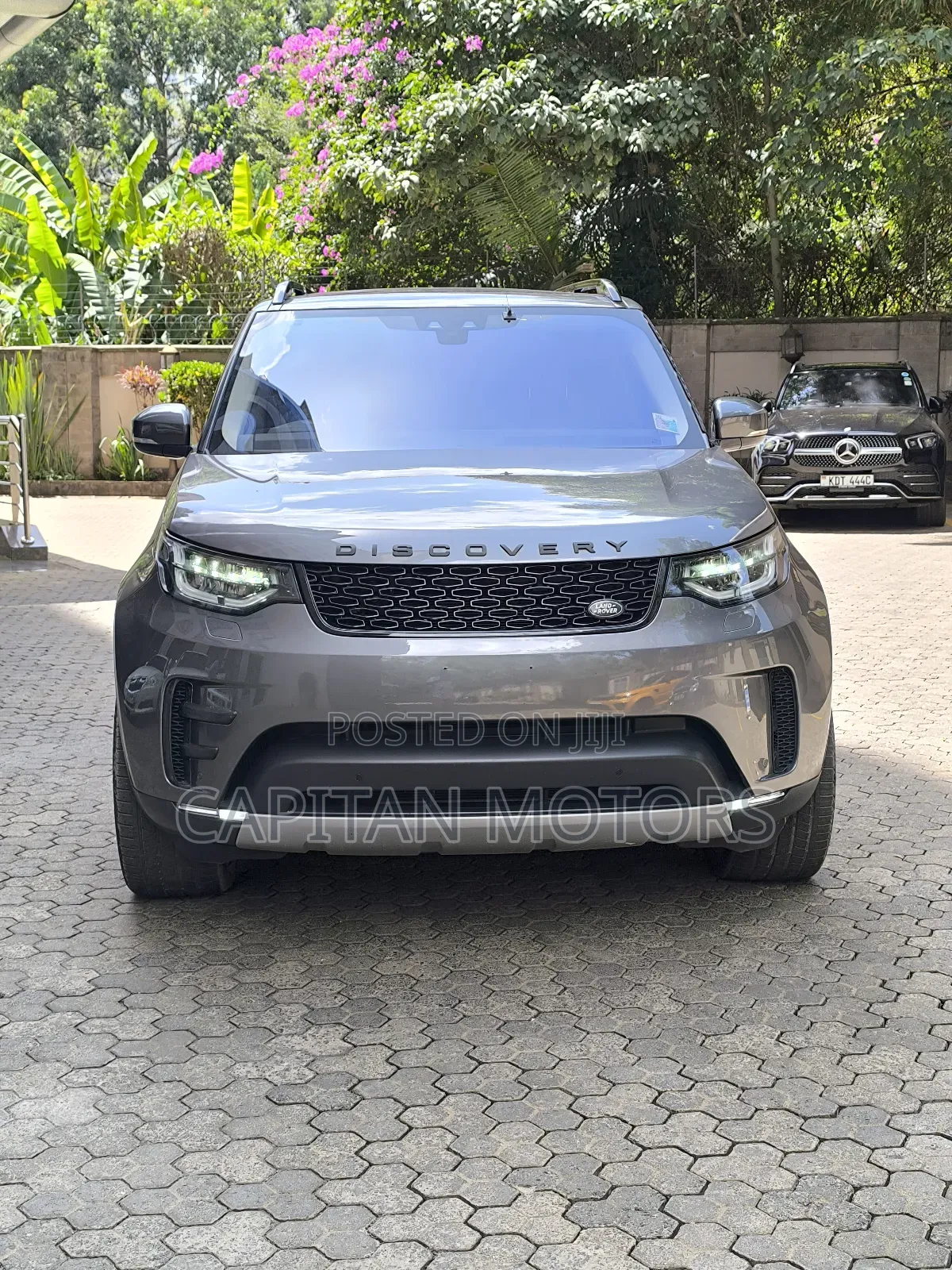Land Rover Discovery HSE 4x4 2018 Gray