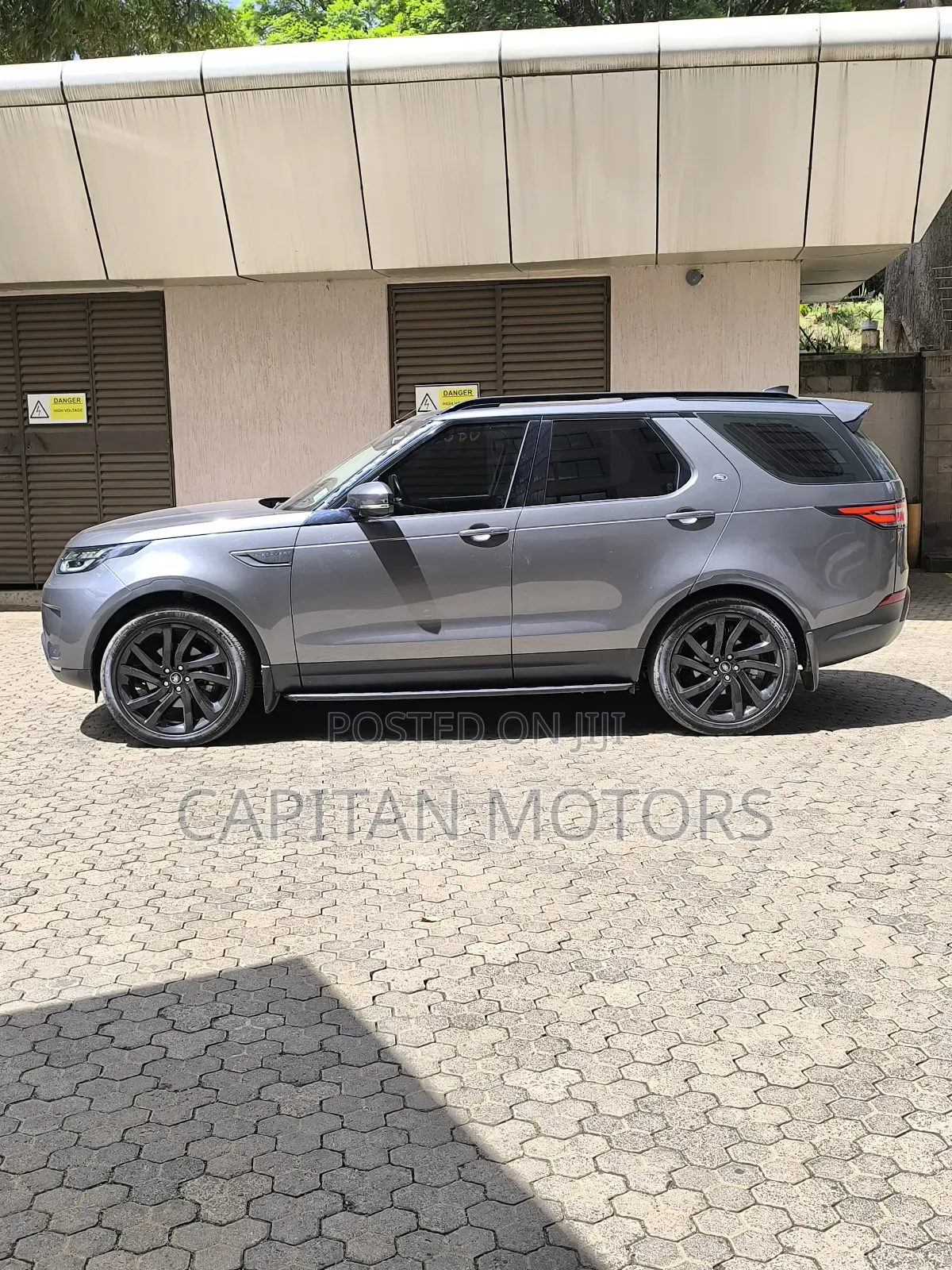 Land Rover Discovery HSE 4x4 2018 Gray