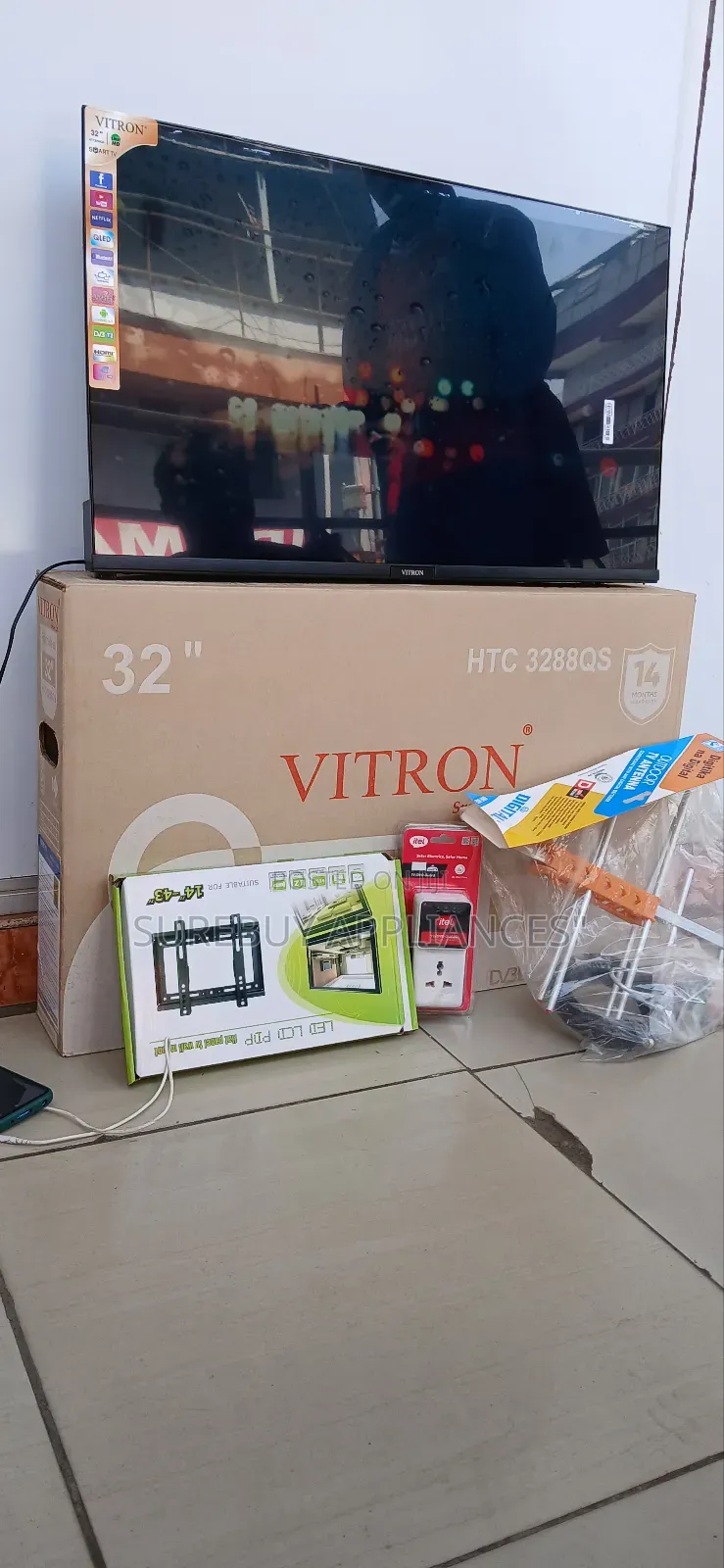 Vitron 32" Qled Hd Smart Tv With Bluetooth + Free Gift