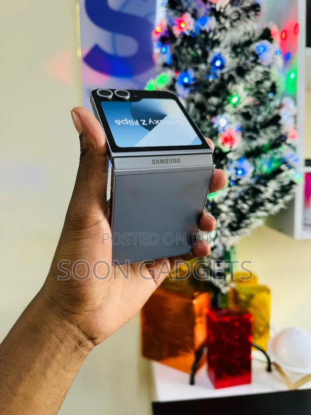 New Samsung Galaxy Z Flip6 256 GB Blue - main view