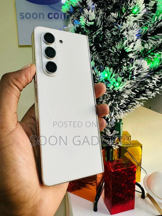 New Samsung Galaxy Z Fold 5 256 GB White - thumbnail 2