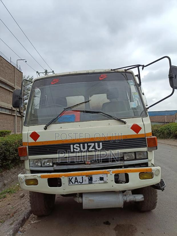 Isuzu FVR Tanker - thumbnail 2