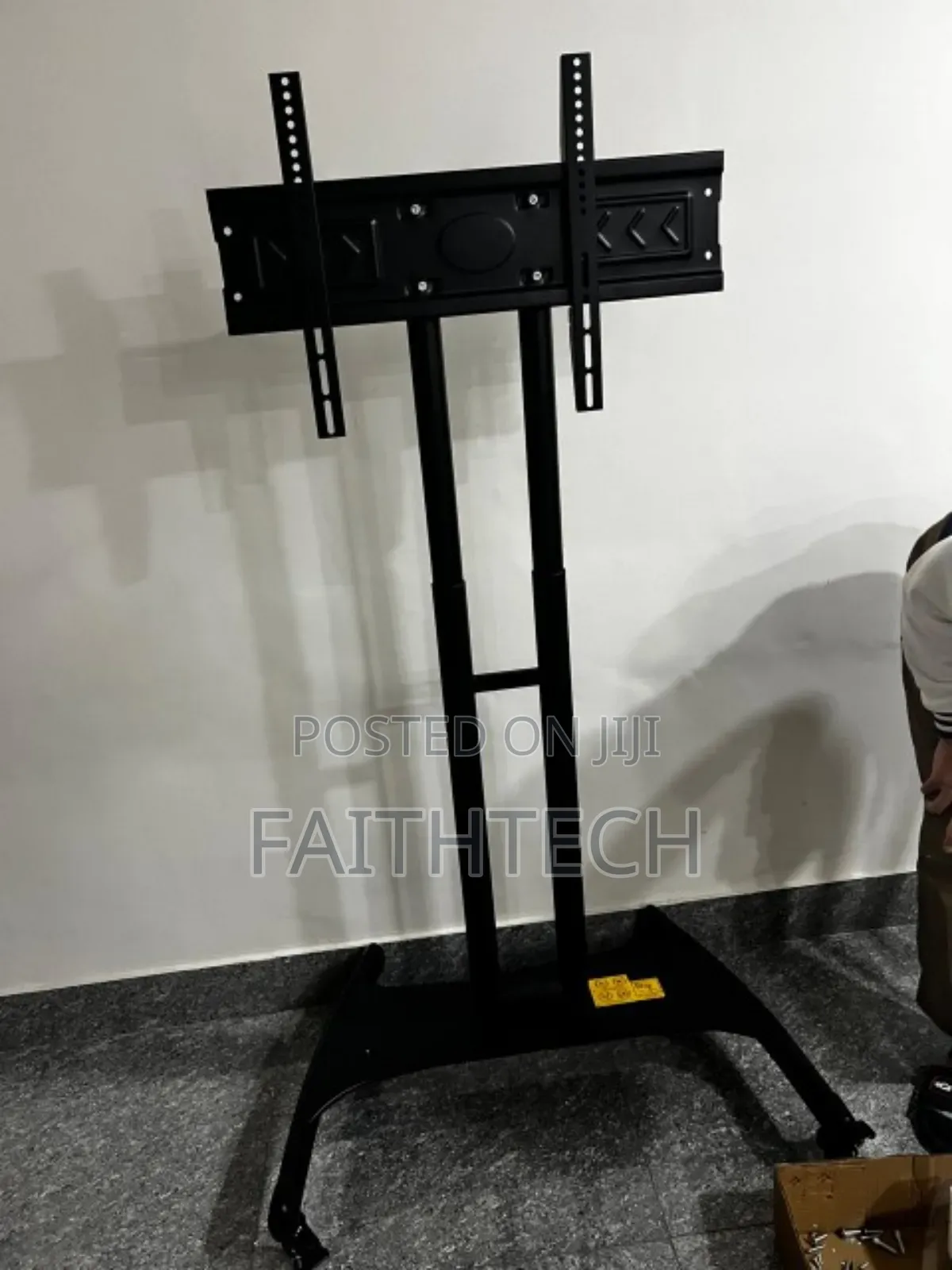 Tv Trolley Stand With Wheel and Mount