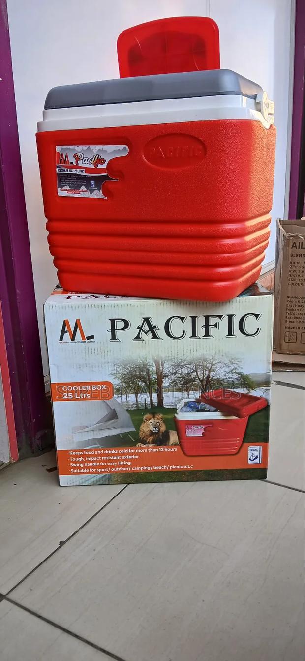 Pacific 25l Portable Cooler Box With Secure Lid Handle - main view